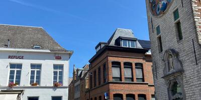 groepsfoto aan de toren